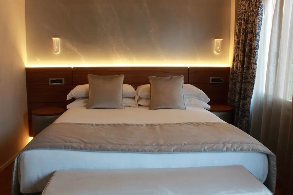 ***  ונציה Rosa Salva Hotel איטליה